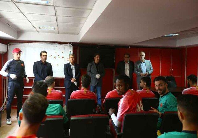 جلسه بازیکن پرسپولیس با سرپرست باشگاه برگزار شد جلسه بازیکن پرسپولیس با سرپرست باشگاه برگزار گشت