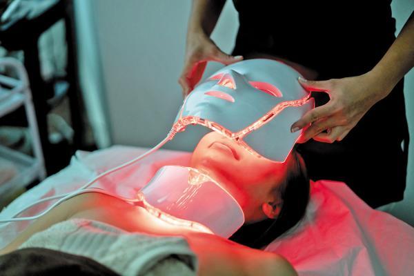 استفاده از نور LED برای درمان، بهبود و شادابی پوست