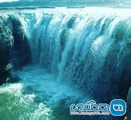 آبشار اسفند یکی از جاذبه های طبیعی سیستان و بلوچستان به شمار می رود